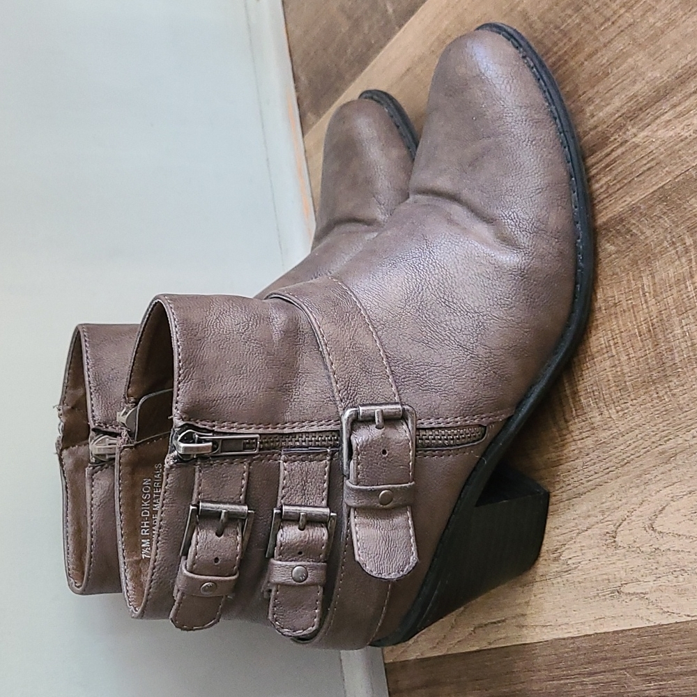 7.5 Buckle Booties Ruff Hewn - Picture 3 of 5